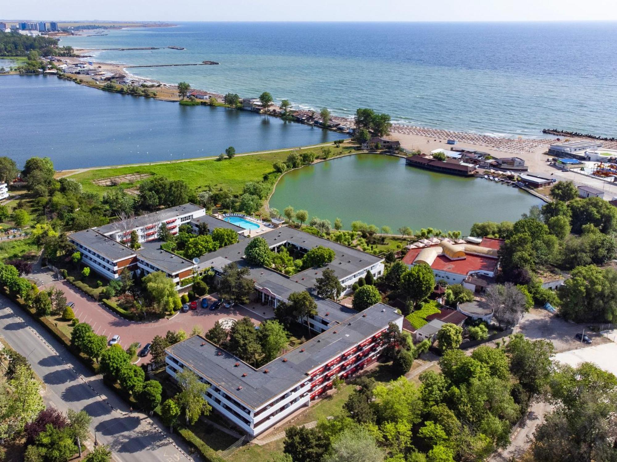 Complex Tismana 3* All Inclusive Jupiter Exterior photo