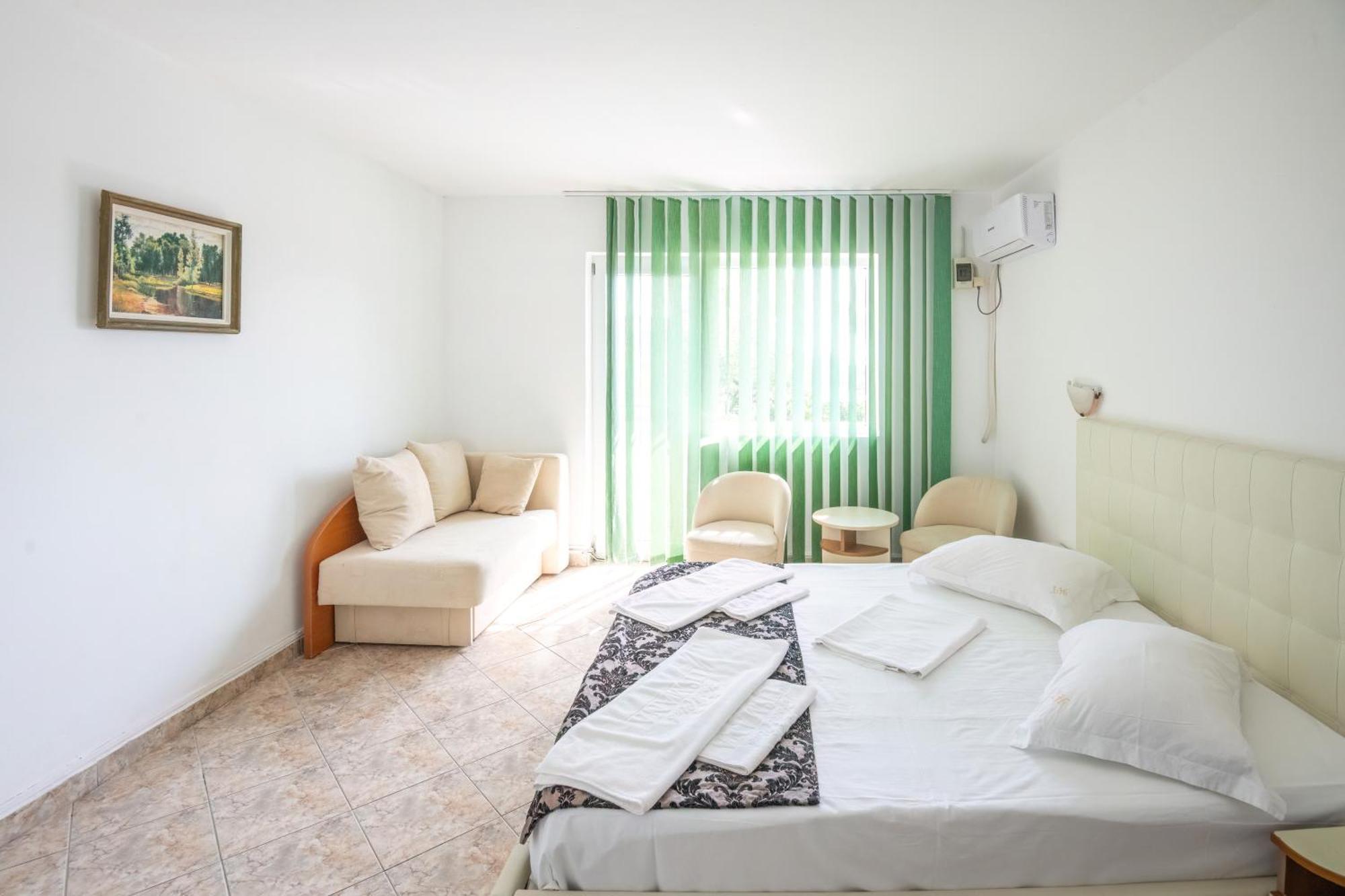 Complex Tismana 3* All Inclusive Jupiter Exterior photo
